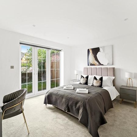 Drake House Apt 3 In Staines - Free Parking - Heathrow - Thorpe Park Exteriör bild