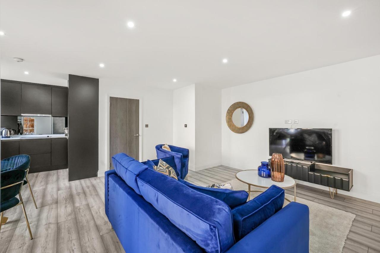 Drake House Apt 3 In Staines - Free Parking - Heathrow - Thorpe Park Exteriör bild