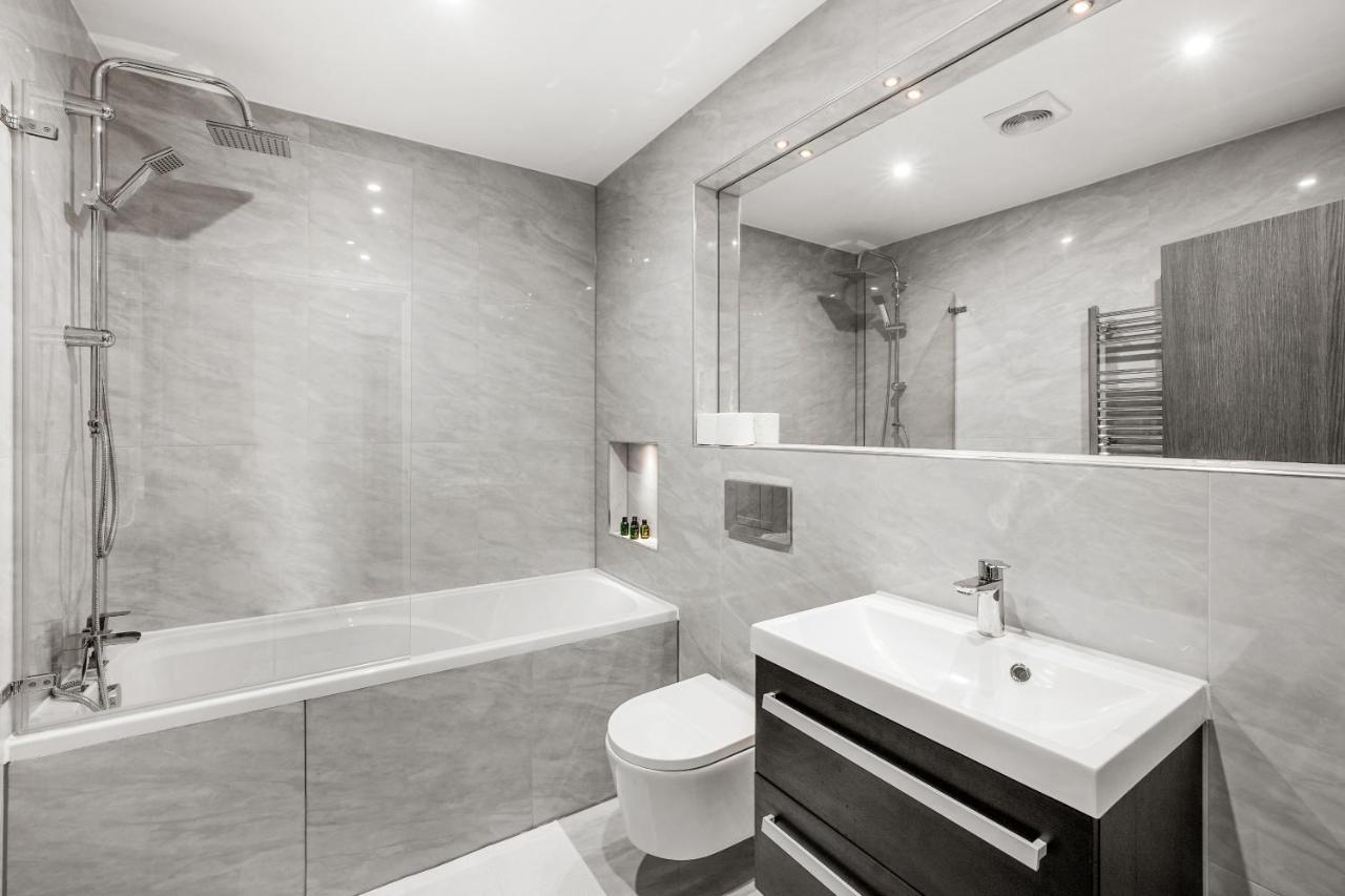 Drake House Apt 3 In Staines - Free Parking - Heathrow - Thorpe Park Exteriör bild