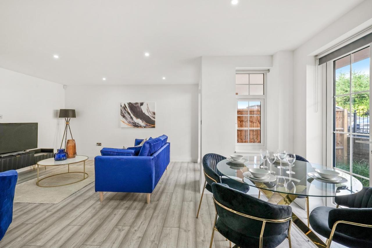 Drake House Apt 3 In Staines - Free Parking - Heathrow - Thorpe Park Exteriör bild